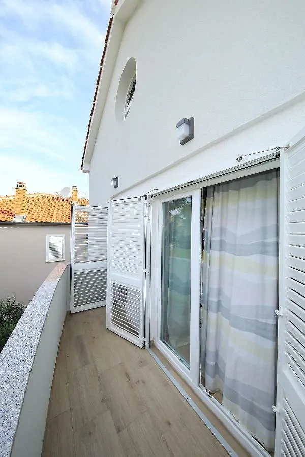 Vila Kona Tkon 0*,